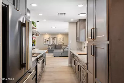 8716 E Mitchell Drive, Scottsdale, AZ 85251 - Photo 9