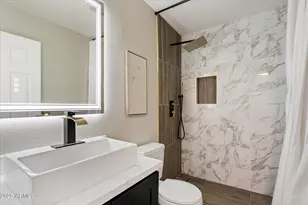 8716 E Mitchell Dr, Scottsdale, AZ 85251 - Photo 17