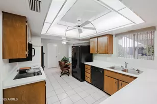 14240 N Crimson Dr, Sun City, AZ 85351 - Photo 11