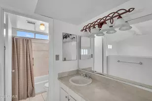 1138 E Kaler Dr, Phoenix, AZ 85020 - Photo 11