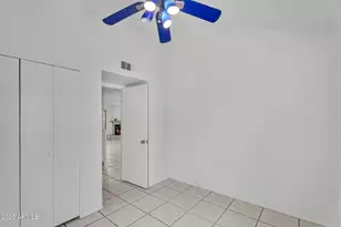 1138 E Kaler Dr, Phoenix, AZ 85020 - Photo 13