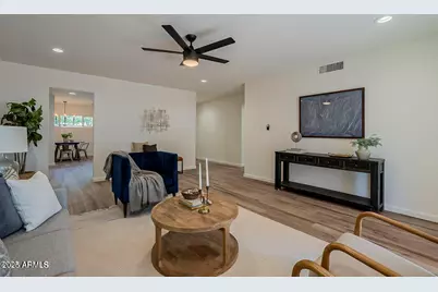 4946 E Lake Point Circle, Phoenix, AZ 85044 - Photo 7