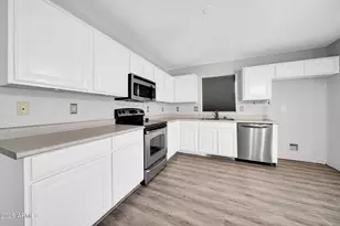 12510 W Santa Fe Ln, El Mirage, AZ 85335 - Photo 11