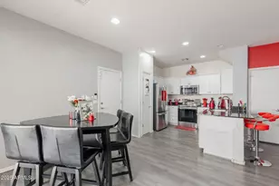 2437 N 73rd Dr, Phoenix, AZ 85035 - Photo 9