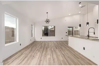 8559 W Sunnyslope Lane, Peoria, AZ 85345 - Photo 11