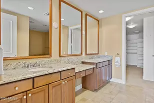 2211 E Camelback Rd, Phoenix, AZ 85016 - Photo 9