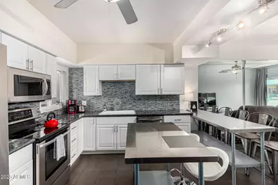 351 E Thomas Road #D505, Phoenix, AZ 85012 - Photo 3