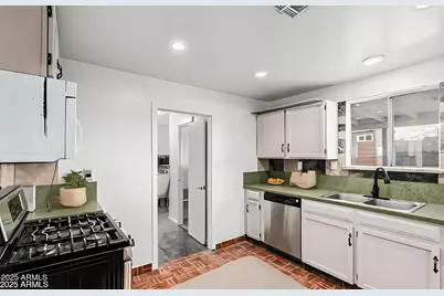 1642 N 38th Avenue, Phoenix, AZ 85009 - Photo 9