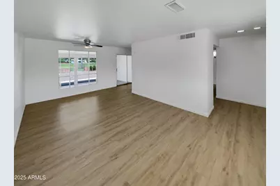 10414 W Sun City Boulevard, Sun City, AZ 85351 - Photo 9