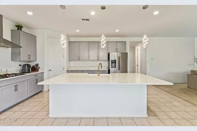 7718 W Jones Avenue, Phoenix, AZ 85043 - Photo 9