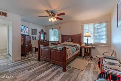 1942 W Kristal Way, Phoenix, AZ 85027 - Photo 11