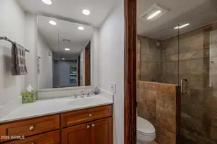 7557 N Dreamy Draw Dr, Phoenix, AZ 85020 - Photo 19