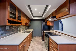 7557 N Dreamy Draw Dr, Phoenix, AZ 85020 - Photo 3