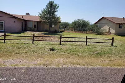 240 E Oak Street, Huachuca City, AZ 85616 - Photo 1