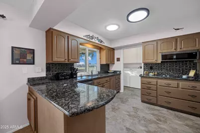 10019 W Shasta Drive, Sun City, AZ 85351 - Photo 5