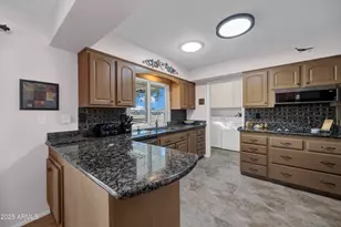 10019 W Shasta Dr, Sun City, AZ 85351 - Photo 5