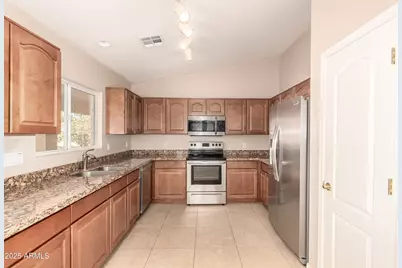 23194 W Moonlight Path, Buckeye, AZ 85326 - Photo 15