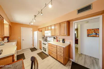 10522 W Camden Avenue, Sun City, AZ 85351 - Photo 7