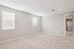 5818 E Zachary Dr, Phoenix, AZ 85054 - Photo 11