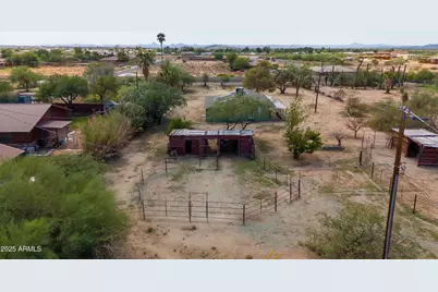 22810 W Roadrunner Lane, Congress, AZ 85332 - Photo 15