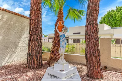 2237 E Captain Dreyfus Avenue, Phoenix, AZ 85022 - Photo 23