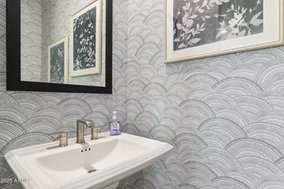 9827 S 11th Street, Phoenix, AZ 85042 - Photo 17