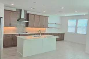 9827 S 11th St, Phoenix, AZ 85042 - Photo 7