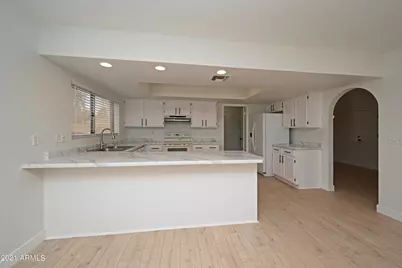 7301 W Canterbury Drive, Peoria, AZ 85345 - Photo 9