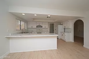 7301 W Canterbury Dr, Peoria, AZ 85345 - Photo 9