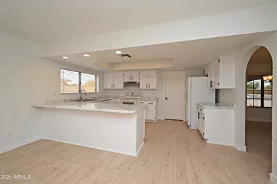 7301 W Canterbury Drive, Peoria, AZ 85345 - Photo 7