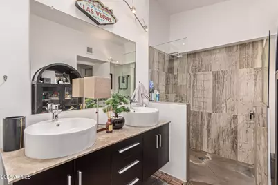 6640 N Chatelaine Place, Phoenix, AZ 85014 - Photo 1