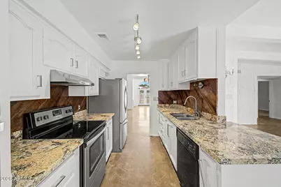 6640 N Chatelaine Place, Phoenix, AZ 85014 - Photo 1