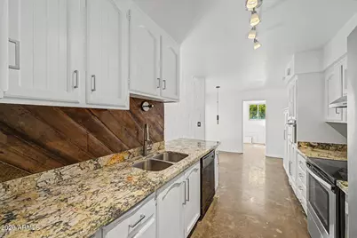 6640 N Chatelaine Place, Phoenix, AZ 85014 - Photo 17