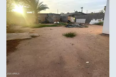 326 N 39th Drive N, Phoenix, AZ 85009 - Photo 11