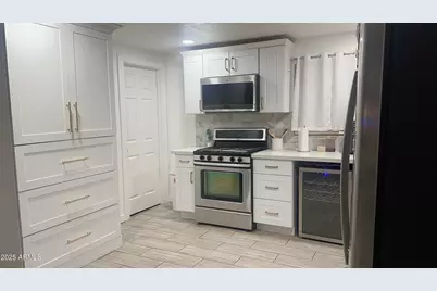 326 N 39th Drive N, Phoenix, AZ 85009 - Photo 1