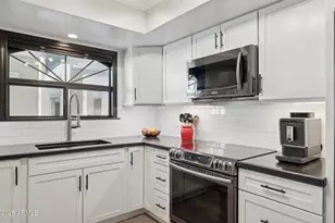 5104 N 32nd St, Phoenix, AZ 85018 - Photo 3