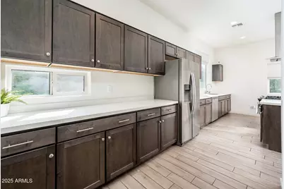 325 E Coronado Road #13, Phoenix, AZ 85004 - Photo 9