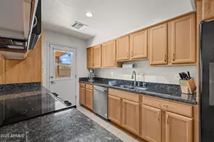 7839 E Palm Ln, Scottsdale, AZ 85257 - Photo 9