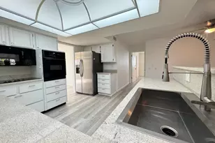 10414 W Ponderosa Cir, Sun City, AZ 85373 - Photo 9