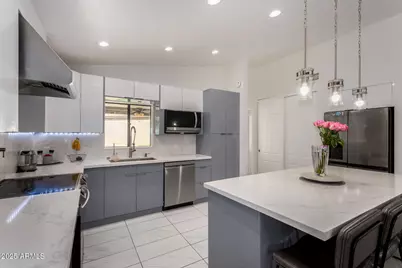 8611 E Garfield Street, Scottsdale, AZ 85257 - Photo 5