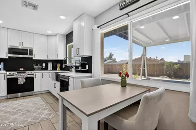 2341 W Laurel Lane, Phoenix, AZ 85029 - Photo 11