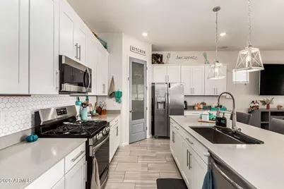 18522 W Thistle Landing Drive, Goodyear, AZ 85338 - Photo 11