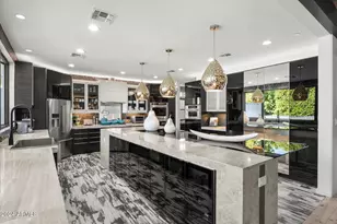 8614 E Berridge Ln, Scottsdale, AZ 85250 - Photo 13