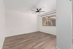 9870 W Comstock Ct, Sun City, AZ 85373 - Photo 23