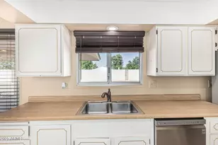 9870 W Comstock Ct, Sun City, AZ 85373 - Photo 21