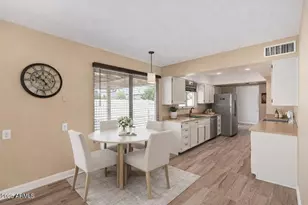 9870 W Comstock Ct, Sun City, AZ 85373 - Photo 15