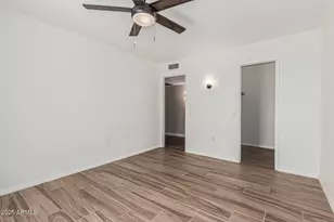 9870 W Comstock Ct, Sun City, AZ 85373 - Photo 21