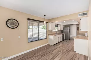 9870 W Comstock Ct, Sun City, AZ 85373 - Photo 17