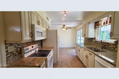 13606 N Redwood Drive, Sun City, AZ 85351 - Photo 7