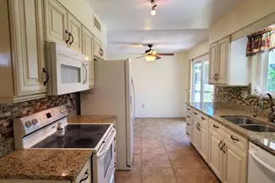 13606 N Redwood Dr, Sun City, AZ 85351 - Photo 7